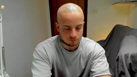Snapshot of _layne chatting on June 24, 2026, 1:54 pm Layne online show from June 24, 2026, 1:54 pm
