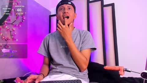 _leohot_ online show from October 18, 2025, 11:05 pm