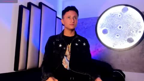 _leohot_ online show from November 7, 2025, 12:05 pm