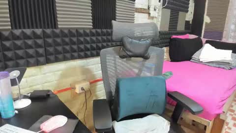 lexie online show from September 24, 2025, 5:22 am