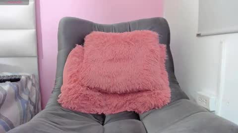 Snapshot of _leyla1_ chatting on September 12, 2025, 2:17 pm _leyla1_ online show from September 12, 2025, 2:17 pm