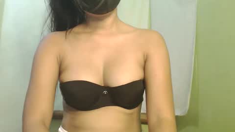 _lilies_gigi_ online show from December 17, 2025, 12:05 am