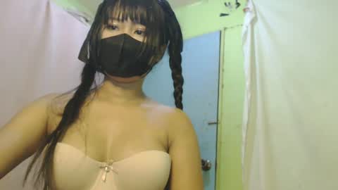 _lilies_gigi_ online show from June 13, 2026, 2:53 am