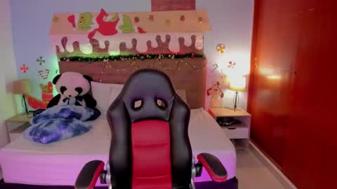 Liily online show from December 4, 2025, 8:06 pm