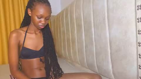 Littlevenus online show from November 3, 2025, 12:24 am