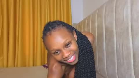 Littlevenus online show from November 7, 2025, 12:05 pm