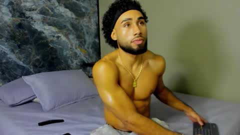 _luca_flame online show from October 13, 2025, 11:05 pm