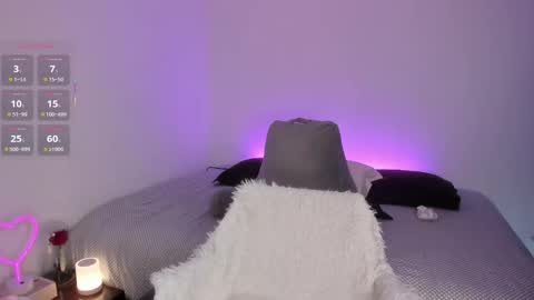   online show from September 21, 2025, 12:40 pm