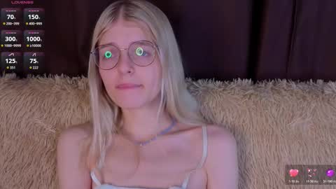 Monica online show from November 5, 2025, 9:04 pm