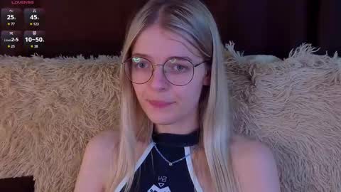 Monica online show from November 19, 2025, 7:36 pm