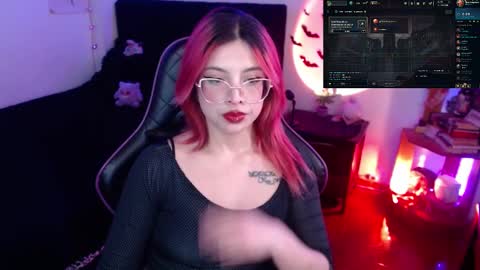 Snapshot of _lucyx__ chatting on March 5, 2025, 8:10 pm Queen. Help me reach 100 thumbs up online show from March 5, 2025, 8:10 pm