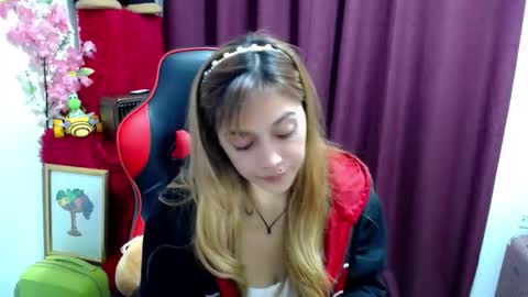 _luna10 online show from November 15, 2025, 6:59 pm