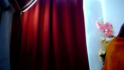 _luna10 online show from December 13, 2025, 9:42 pm