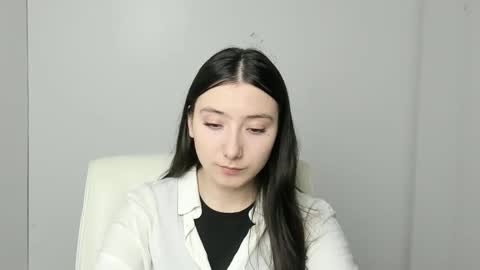 Luna online show from October 17, 2025, 5:43 am