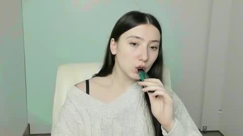 Luna online show from October 30, 2025, 12:17 pm