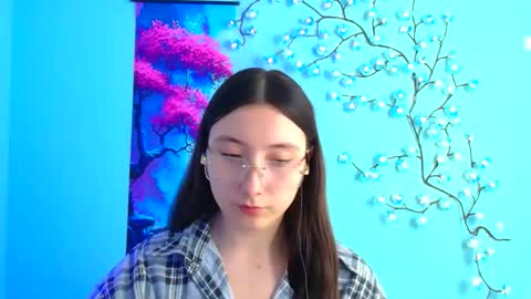 Luna online show from November 9, 2025, 6:33 am