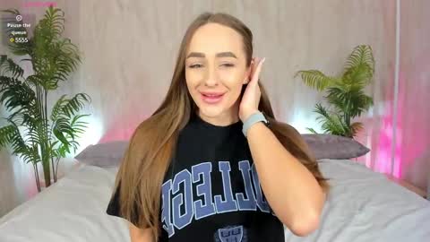Snapshot of _m1ssbarbie chatting on February 21, 2025, 2:39 am _m1ssbarbie online show from February 21, 2025, 2:39 am