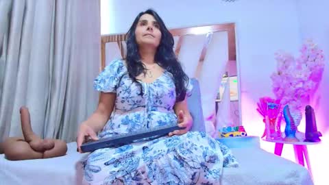 _marcela__ online show from November 18, 2025, 12:42 pm