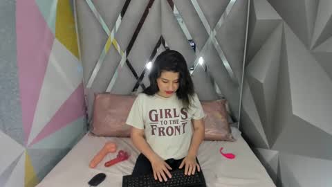 _mariana_1 online show from December 2, 2024, 5:48 pm