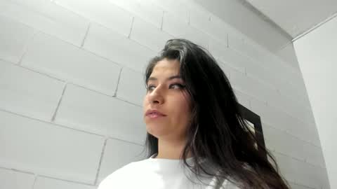 _mariana_1 online show from September 16, 2025, 8:21 pm