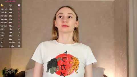  Gwen  online show from October 18, 2025, 2:47 am