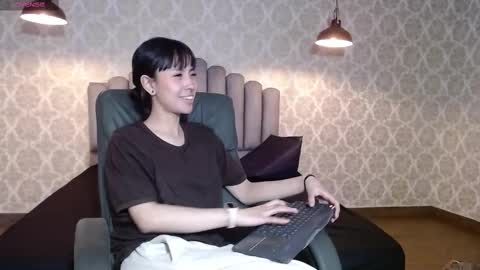 Snapshot of _mavis2 chatting on September 24, 2025, 9:18 pm Mavis online show from September 24, 2025, 9:18 pm
