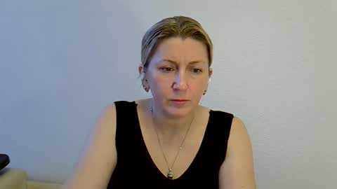 _mayya_ online show from November 25, 2025, 7:52 am