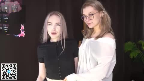 Elva and Kate  online show from September 12, 2025, 7:41 am