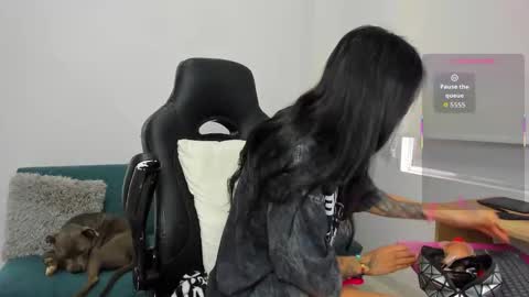 Juli online show from October 5, 2025, 2:04 pm