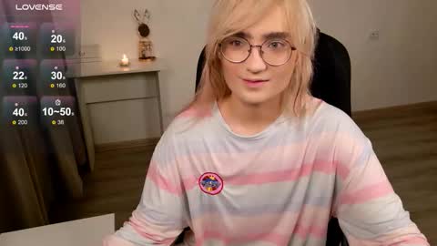 _meow_neko_ online show from December 1, 2025, 1:49 pm