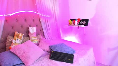 Snapshot of _mia_9 chatting on February 25, 2025, 8:41 pm Mia online show from February 25, 2025, 8:41 pm