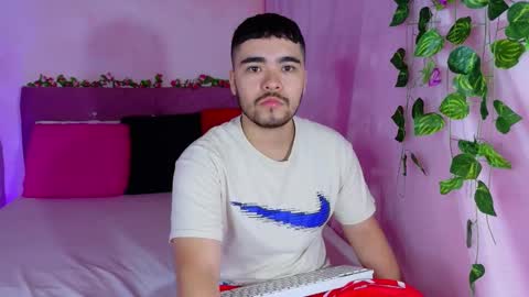 Snapshot of _mia_and_mike_ chatting on November 6, 2025, 3:57 pm Mia y Mike online show from November 6, 2025, 3:57 pm