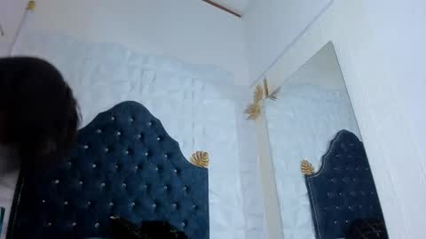 _mia_milf_ online show from April 19, 2026, 6:10 pm