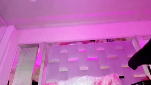 Snapshot of _mia_sweett chatting on December 17, 2024, 11:05 pm MIA online show from December 17, 2024, 11:05 pm