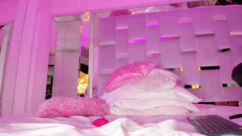 Snapshot of _mia_sweett chatting on March 2, 2025, 11:31 pm MIA online show from March 2, 2025, 11:31 pm