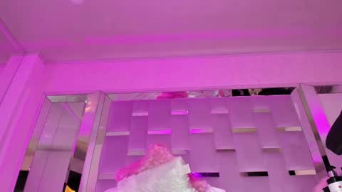 Snapshot of _mia_sweett chatting on March 5, 2025, 10:10 pm MIA online show from March 5, 2025, 10:10 pm