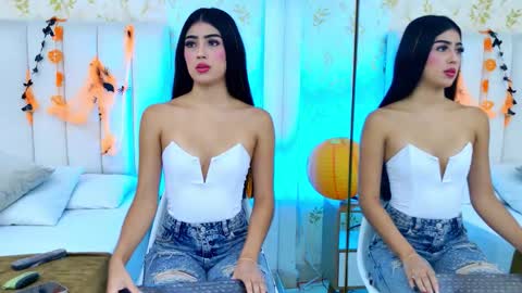 Mia Monroe online show from October 28, 2025, 7:49 pm