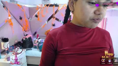  Mia  online show from October 22, 2025, 12:38 pm