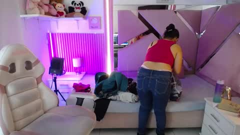  Mia  online show from January 17, 2026, 12:43 pm