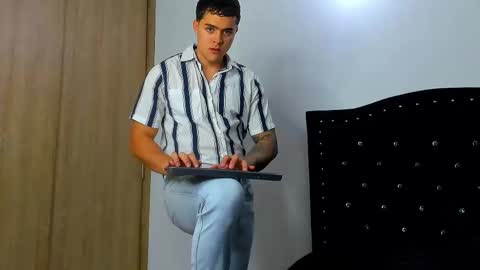 _mike______ online show from January 14, 2026, 9:52 pm