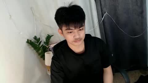 _mikko_moto_ online show from April 13, 2026, 11:27 am