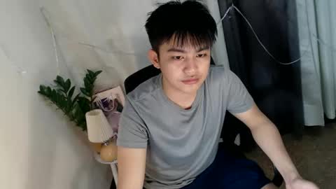 _mikko_moto_ online show from April 14, 2026, 11:16 am