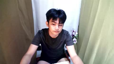 _mikko_moto_ online show from April 23, 2026, 1:46 pm
