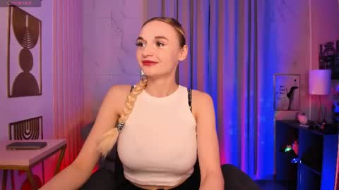 Mila online show from July 10, 2026, 9:06 pm