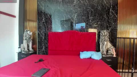 Snapshot of _milarose_ chatting on February 6, 2026, 8:01 pm Mila Rose online show from February 6, 2026, 8:01 pm