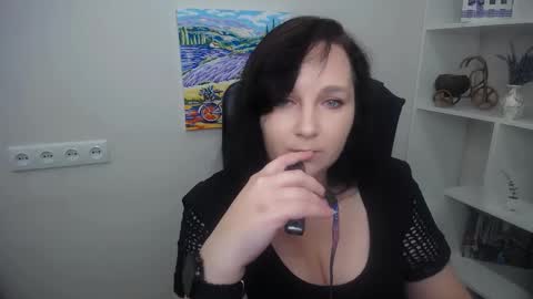 Snapshot of _miranda_sun chatting on November 5, 2025, 7:41 am Miranda online show from November 5, 2025, 7:41 am