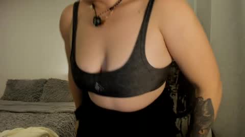 _miss_coco_ online show from April 16, 2026, 12:22 am