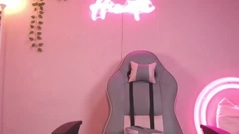 Hinata 3 online show from April 15, 2026, 8:09 pm