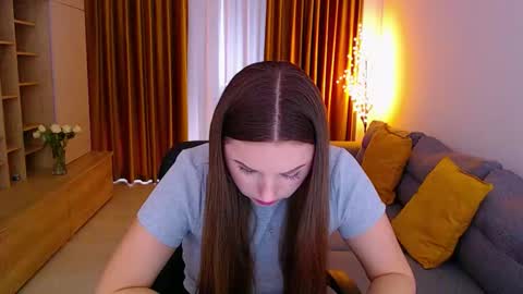 Mia online show from March 12, 2026, 10:10 am