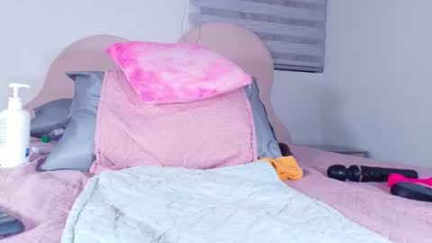 Luna online show from March 8, 2026, 3:10 am